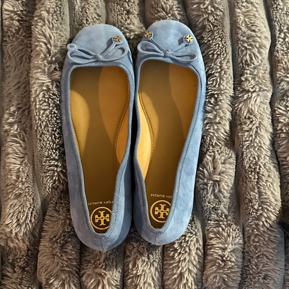 Tory Burch Light Blue / Chambray Suede Flats sz 8.5 - preowned!